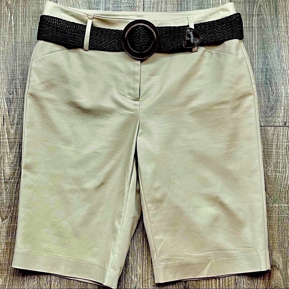 DANA Buchman Size 10 Bermuda Shorts With Belt